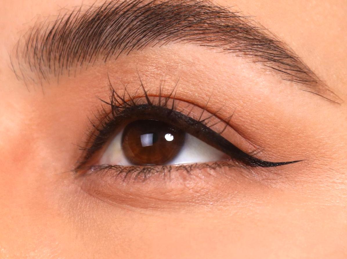 Shaded vs. Traditional Eyeliner: Key Advantages and Distinctions